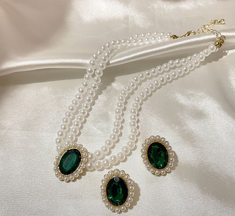 Golden Pearl Oval Choker Set