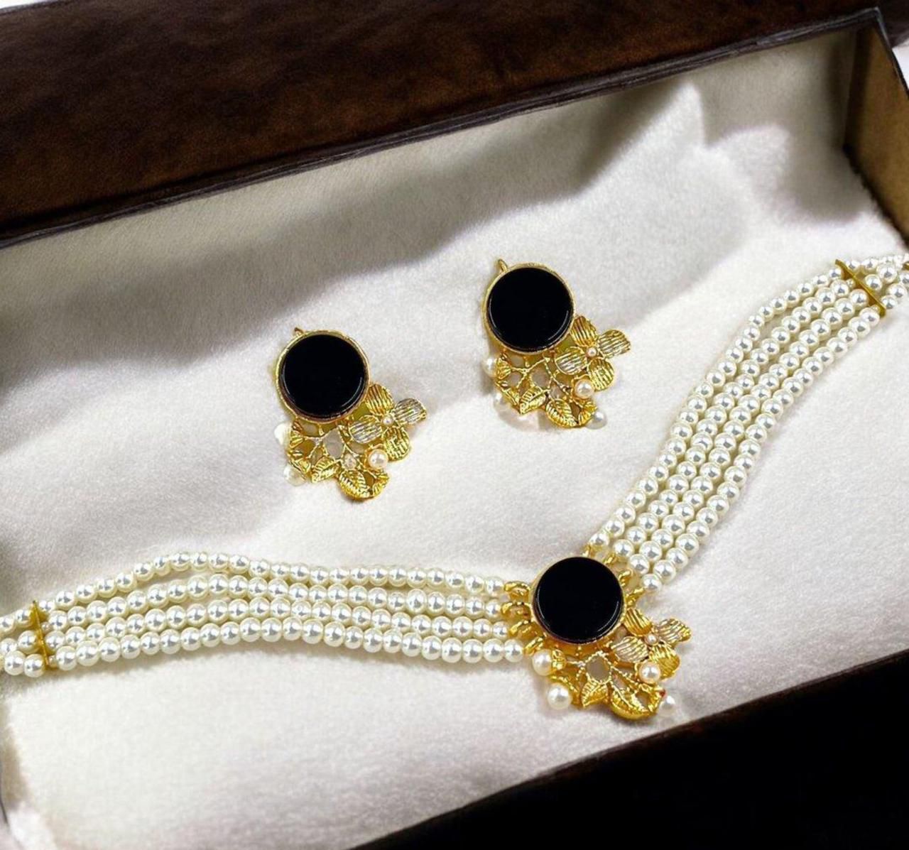 Golden Circle Floral Choker Set